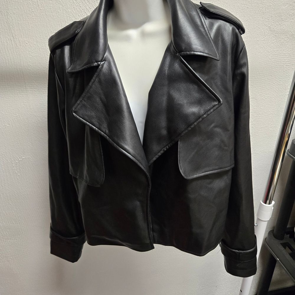 Bagatelle Black and Cream Jacket Label Detail